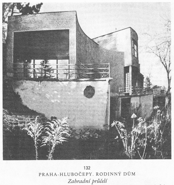 vila hluboepy santini