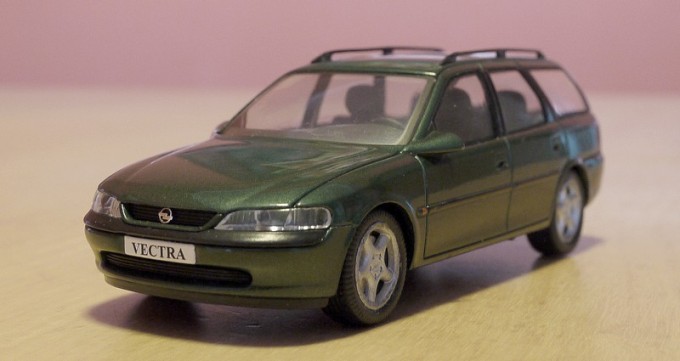 Opel Vectra Caravan B 1-43