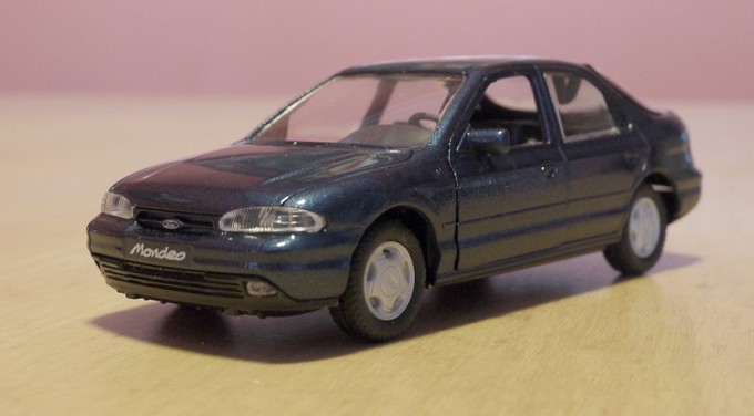ford mondeo liftback 1993 1-43